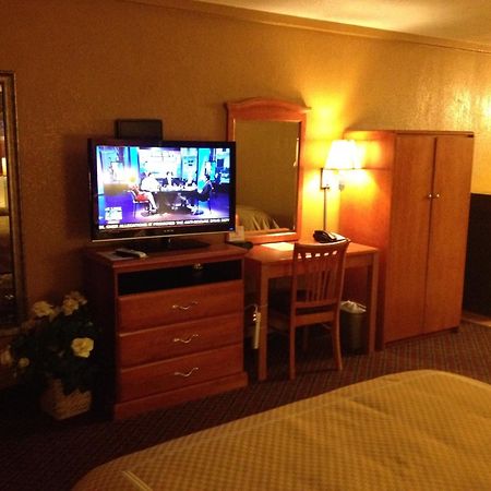 Virginia Inn Лоренс Экстерьер фото