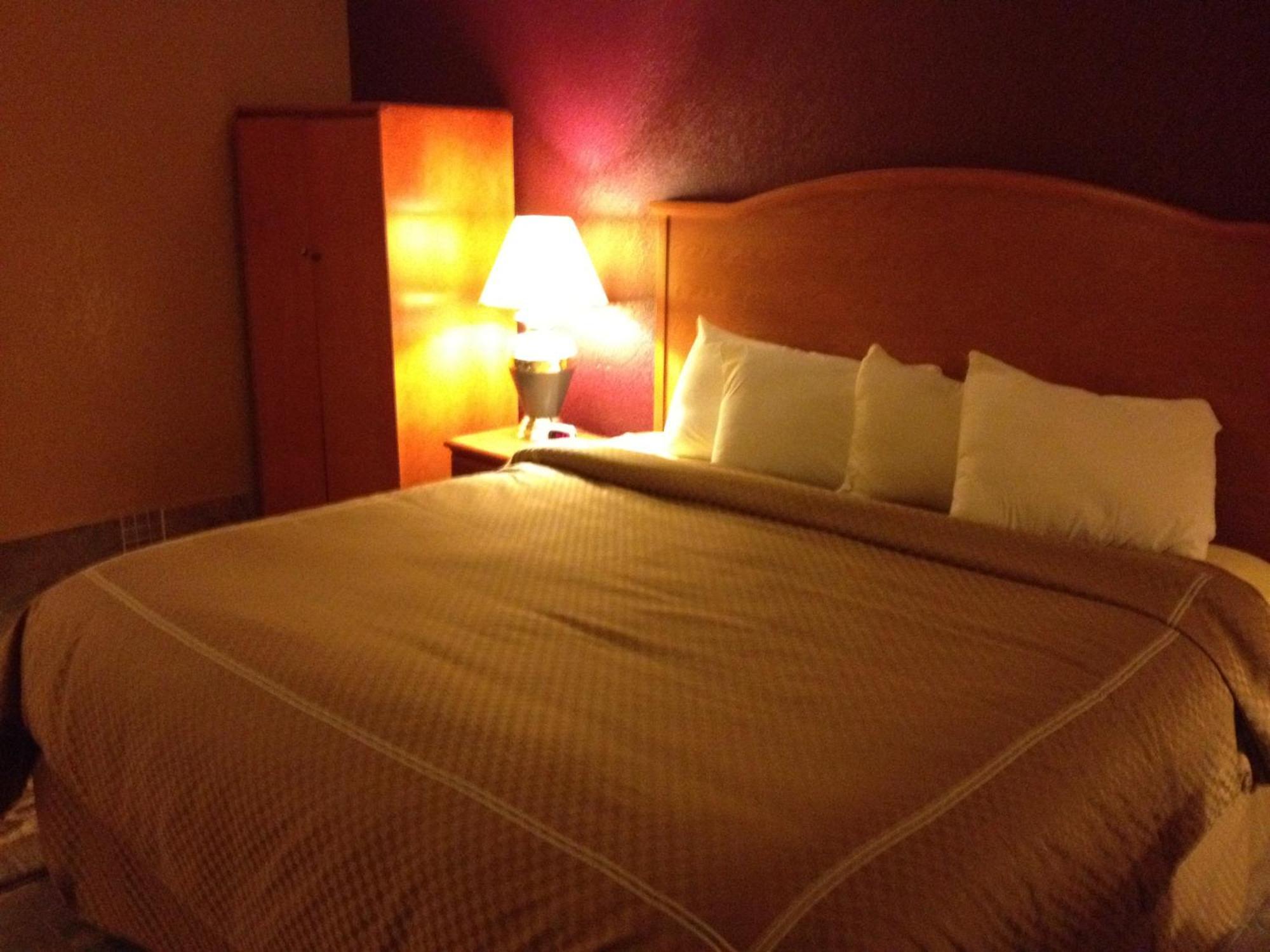 Virginia Inn Лоренс Экстерьер фото