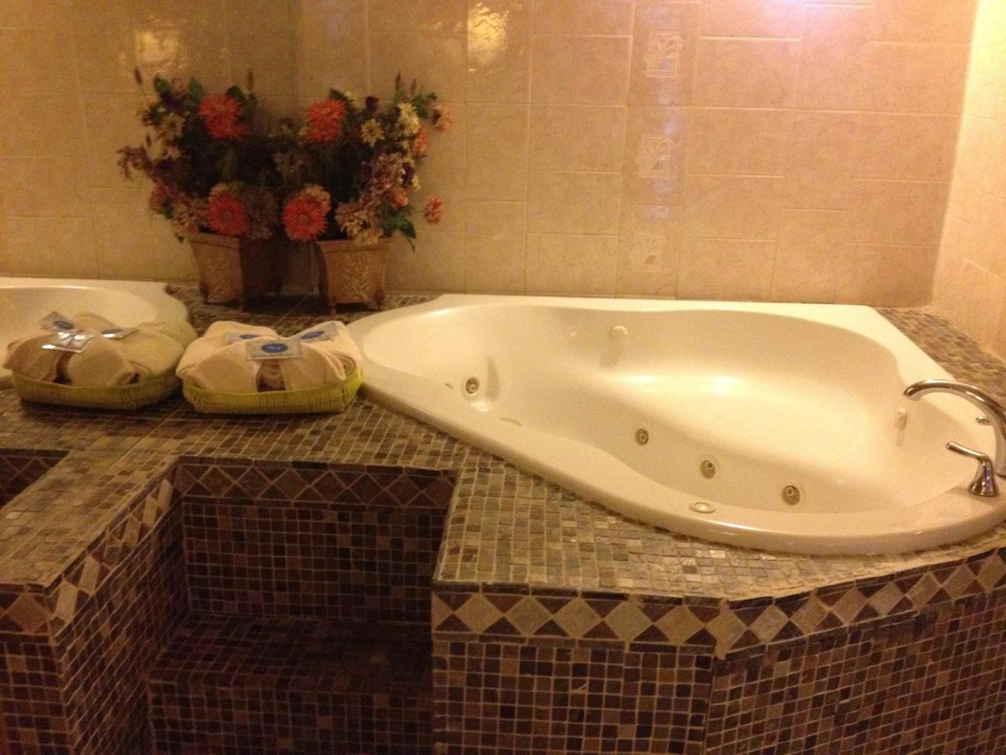 Virginia Inn Лоренс Экстерьер фото