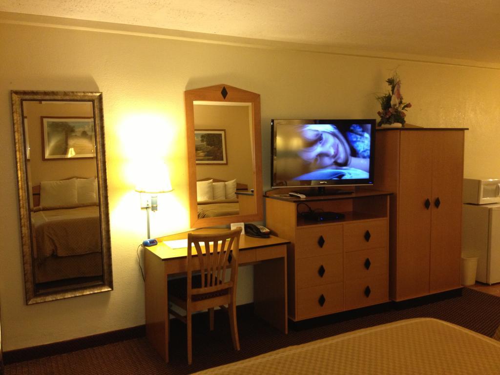 Virginia Inn Лоренс Экстерьер фото
