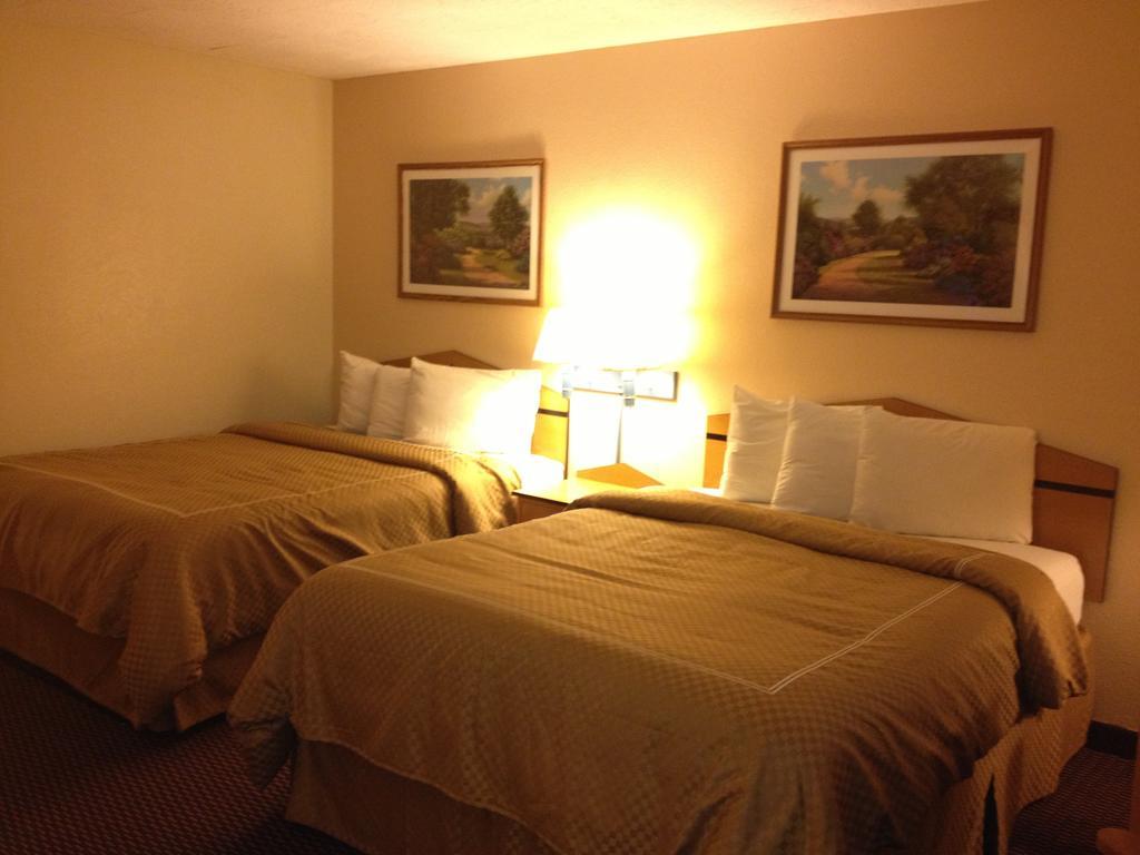 Virginia Inn Лоренс Экстерьер фото
