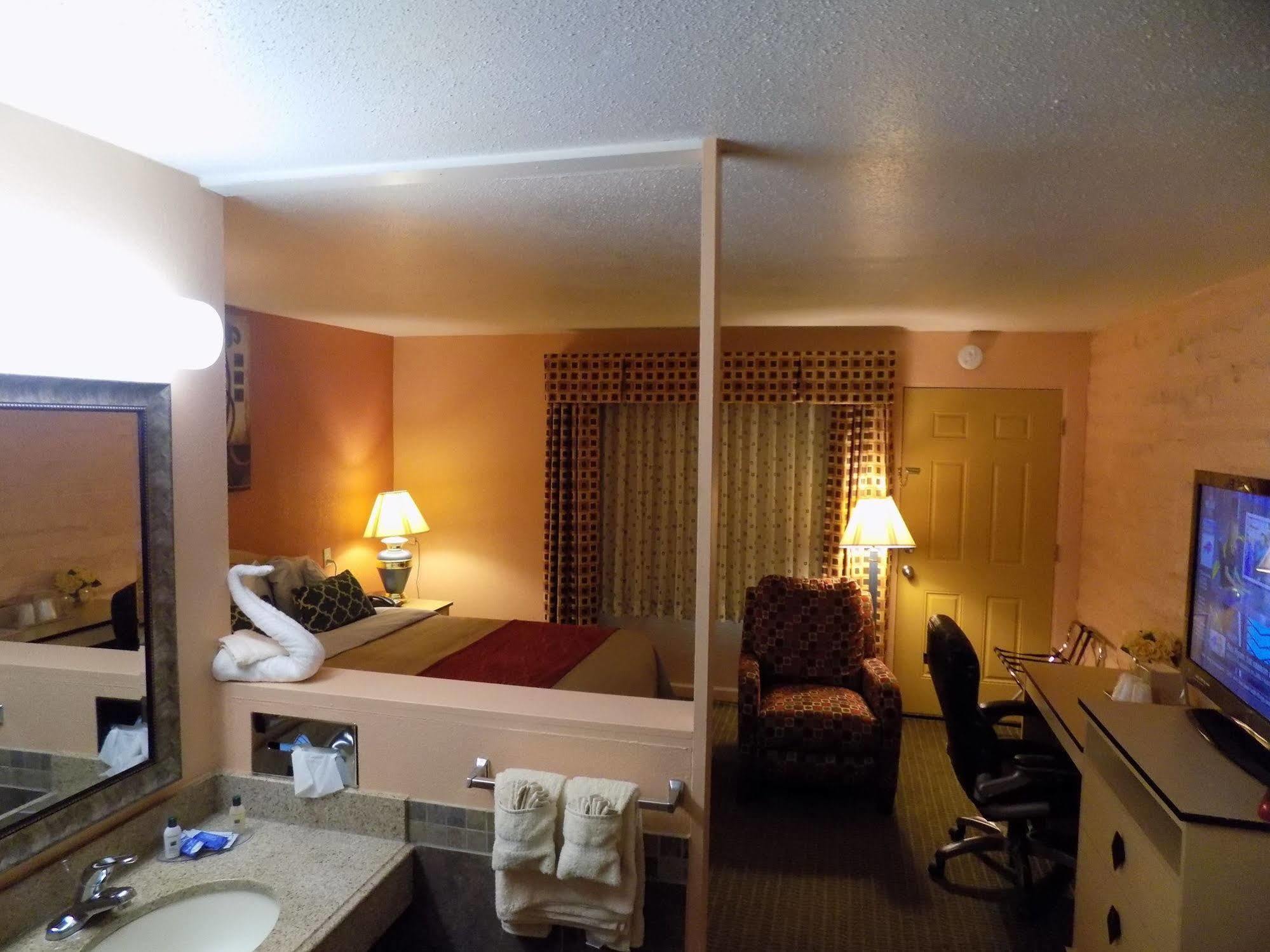 Virginia Inn Лоренс Экстерьер фото